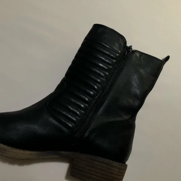 Lucky Brand Black Ankle Booties| S:8.5m/38.5 - Picture 7 of 8